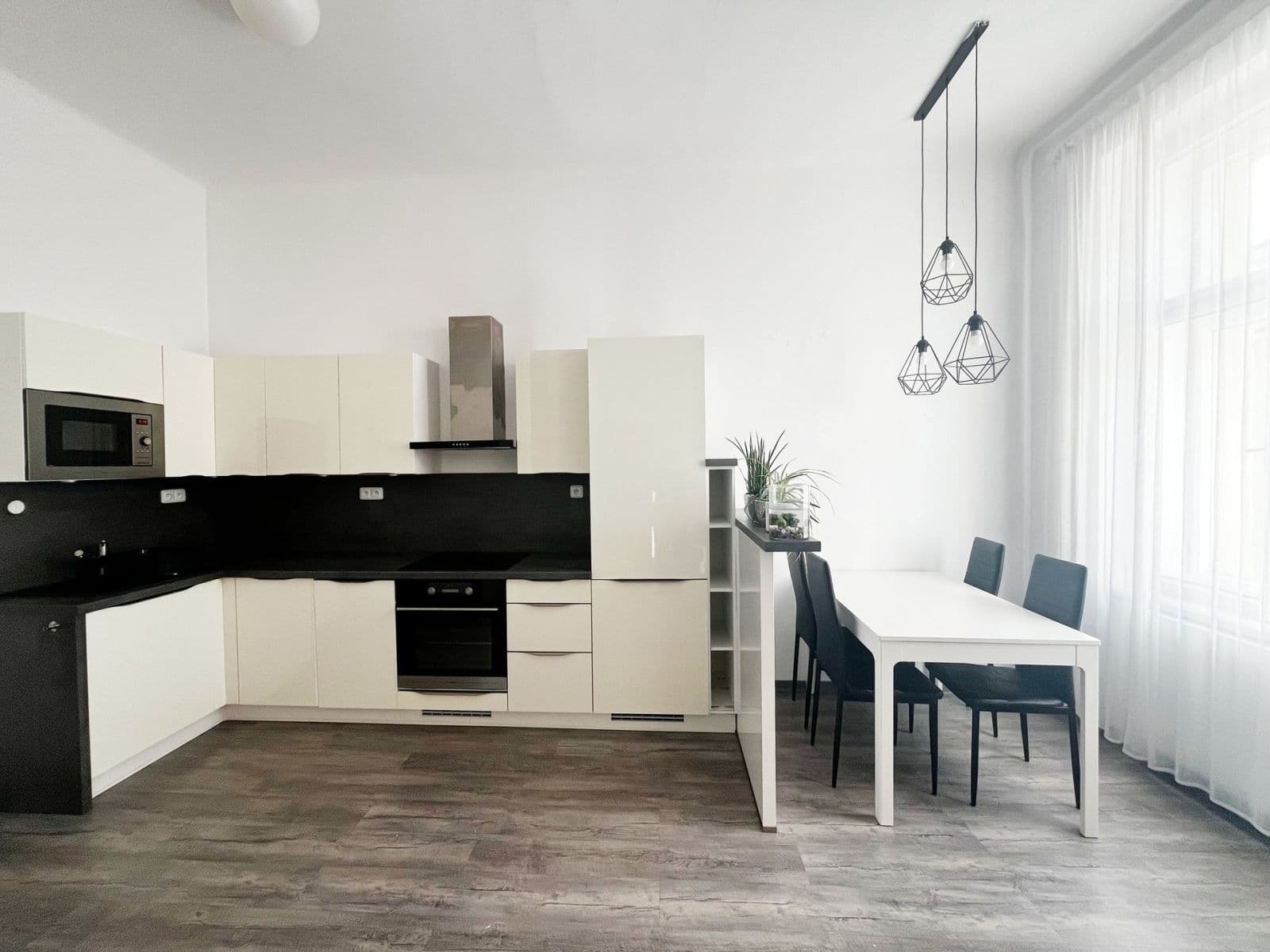 Prenájom bytu 2-izbový 60 m², Wenzigova, Praha, Praha Prenájom bytu 2-izbový 60 m², Wenzigova, Praha, Praha
