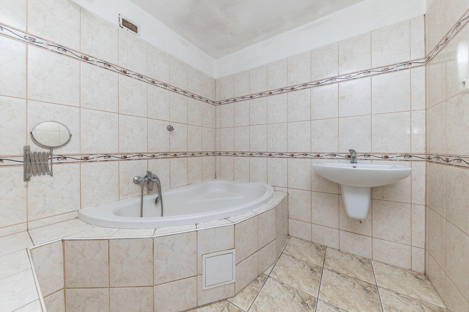 Predaj domu 348 m², pozemek 606 m², Bučovice, Jihomoravský kraj Predaj domu 348 m², pozemek 606 m², Bučovice, Jihomoravský kraj