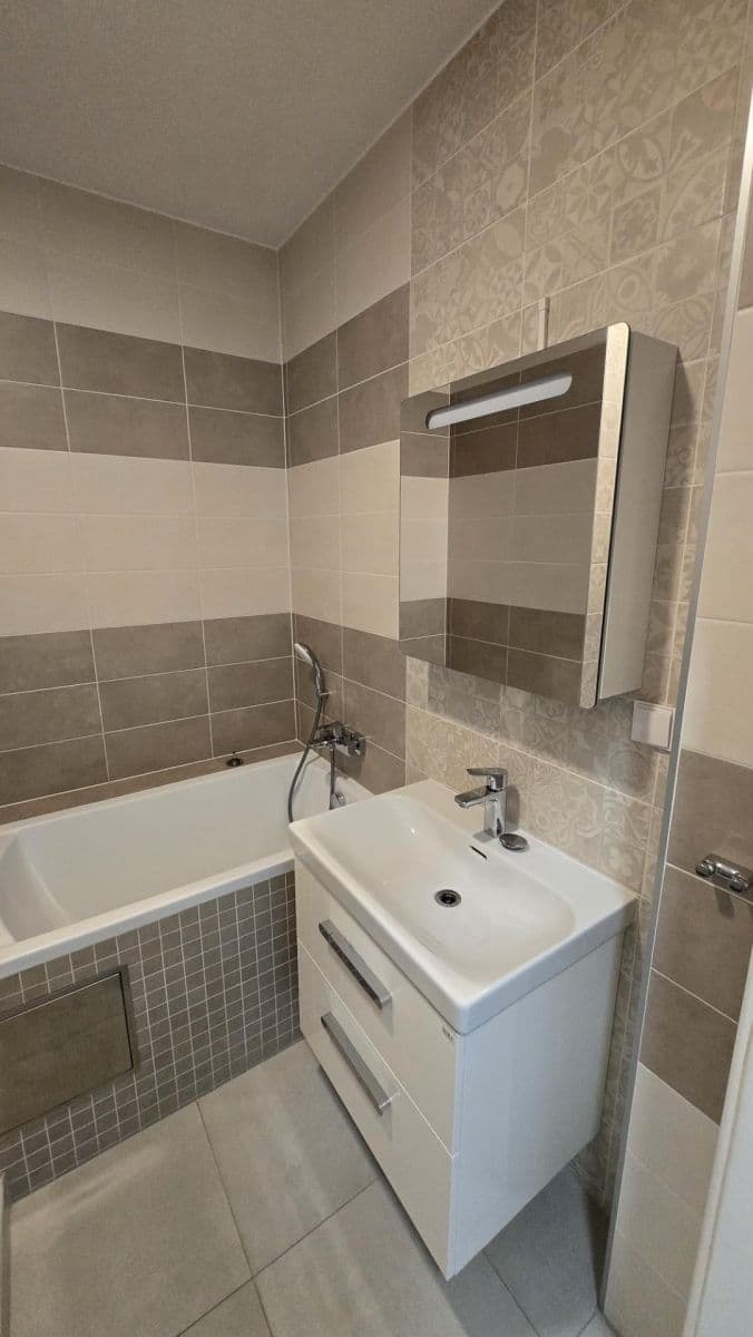 Prenájom bytu 2-izbový 44 m², Na Nivách, Praha, Praha Prenájom bytu 2-izbový 44 m², Na Nivách, Praha, Praha