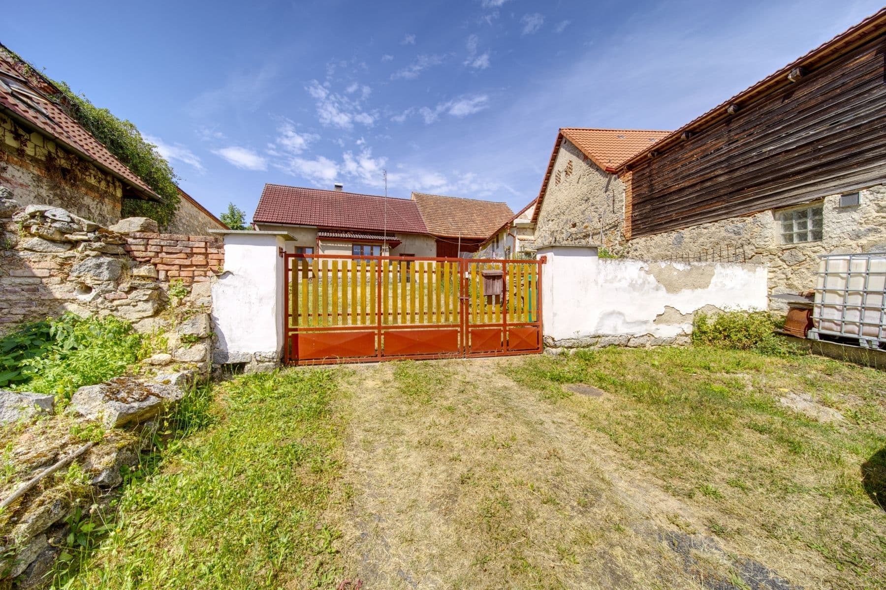 Predaj domu 2.032 m², pozemek 5.365 m², Nezdřev, Plzeňský kraj Predaj domu 2.032 m², pozemek 5.365 m², Nezdřev, Plzeňský kraj