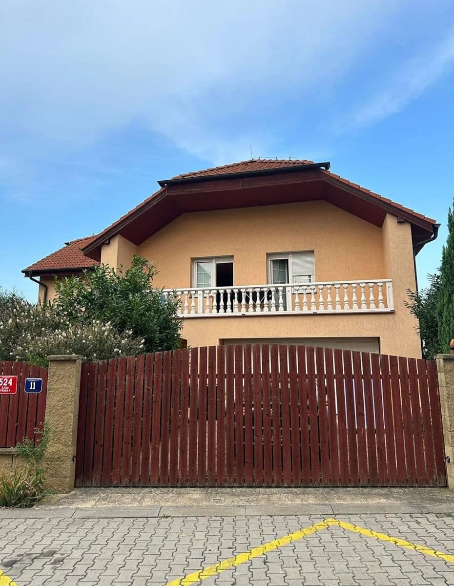 Predaj domu 350 m², pozemek 1.388 m², Praha, Praha Predaj domu 350 m², pozemek 1.388 m², Praha, Praha