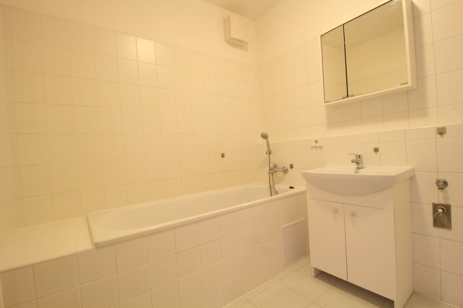 Prenájom bytu 3-izbový 93 m², Velká skála, Praha, Praha Prenájom bytu 3-izbový 93 m², Velká skála, Praha, Praha