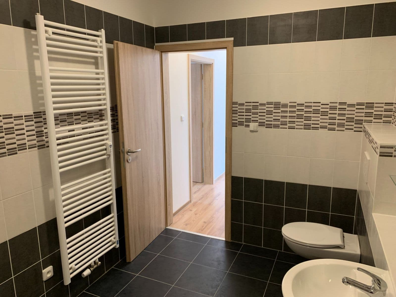 Predaj bytu 3-izbový 141 m², Cementářská, Praha, Praha Predaj bytu 3-izbový 141 m², Cementářská, Praha, Praha