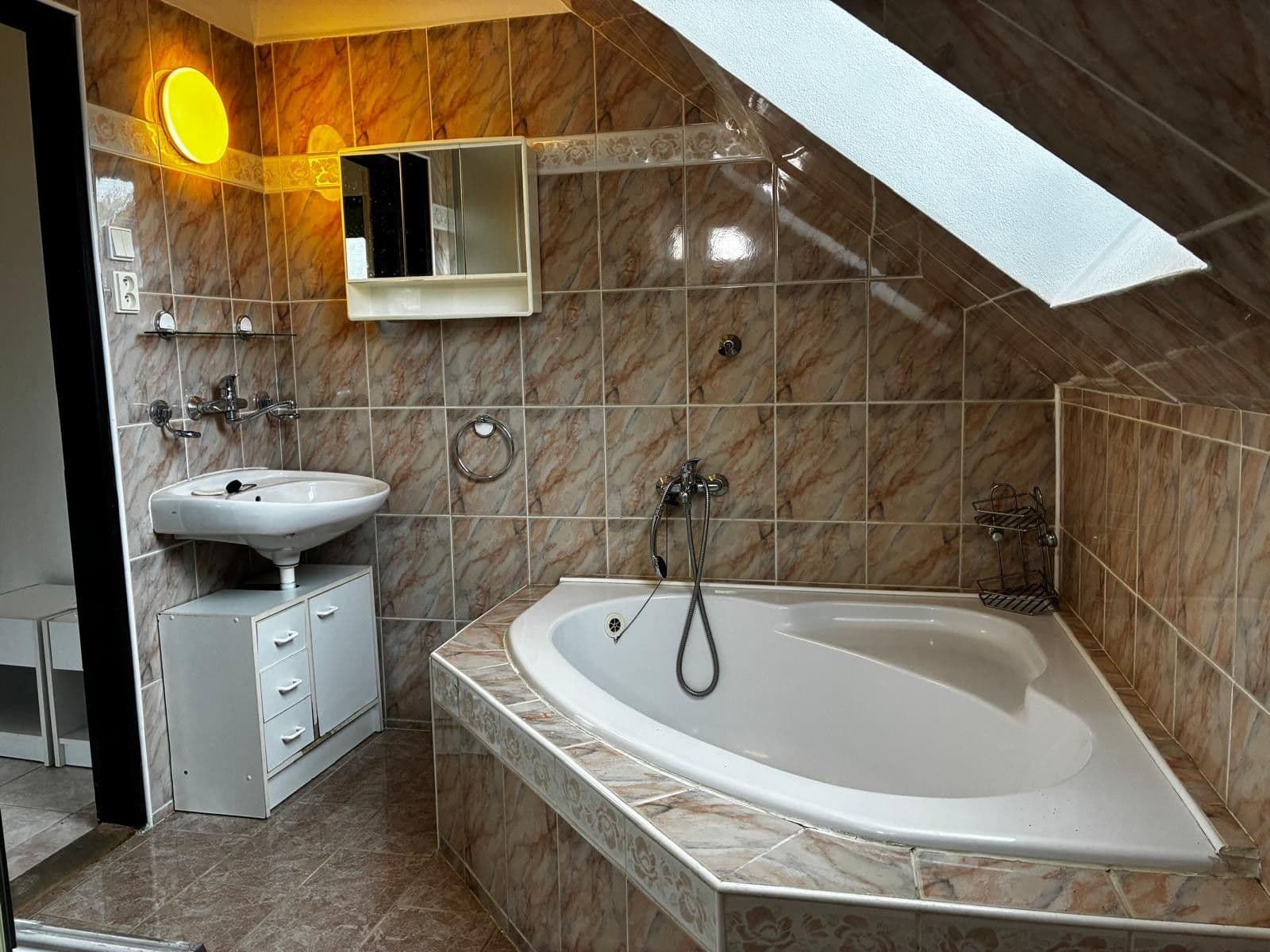 Predaj bytu 4-izbový 106 m², Táboritská, Třeboň, Jihočeský kraj Predaj bytu 4-izbový 106 m², Táboritská, Třeboň, Jihočeský kraj