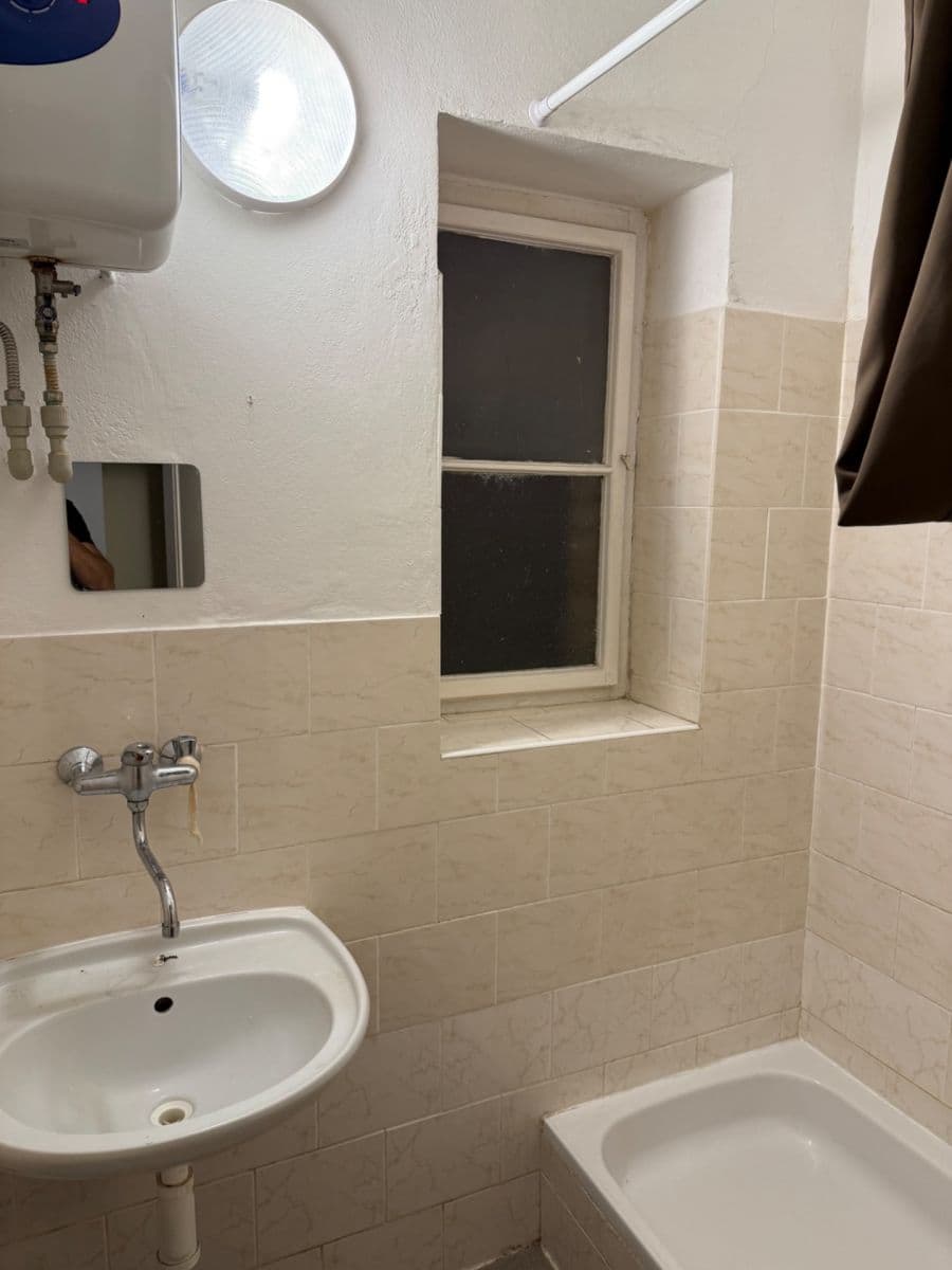 Prenájom nebytového priestoru 52 m², Čechova, Praha, Praha Prenájom nebytového priestoru 52 m², Čechova, Praha, Praha