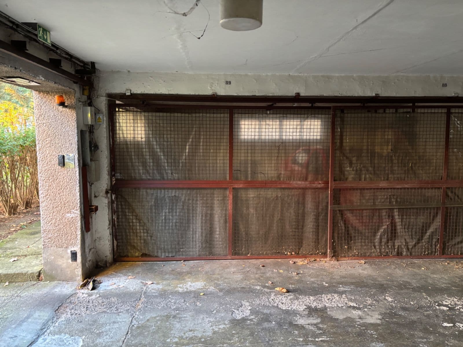 Prenájom garáže 18 m², Valčíkova, Pardubice, Pardubický kraj Prenájom garáže 18 m², Valčíkova, Pardubice, Pardubický kraj