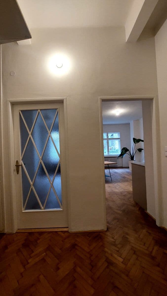 Prenájom bytu 2-izbový 43 m², Plzeňská, Praha, Praha Prenájom bytu 2-izbový 43 m², Plzeňská, Praha, Praha