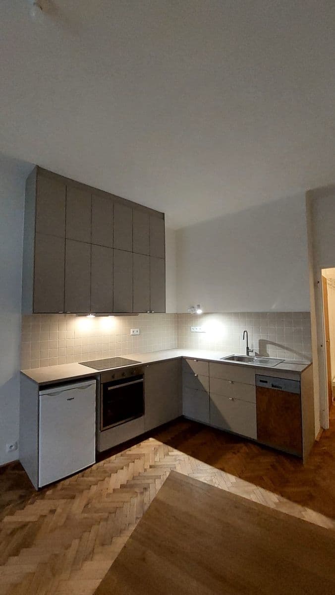 Prenájom bytu 2-izbový 43 m², Plzeňská, Praha, Praha Prenájom bytu 2-izbový 43 m², Plzeňská, Praha, Praha