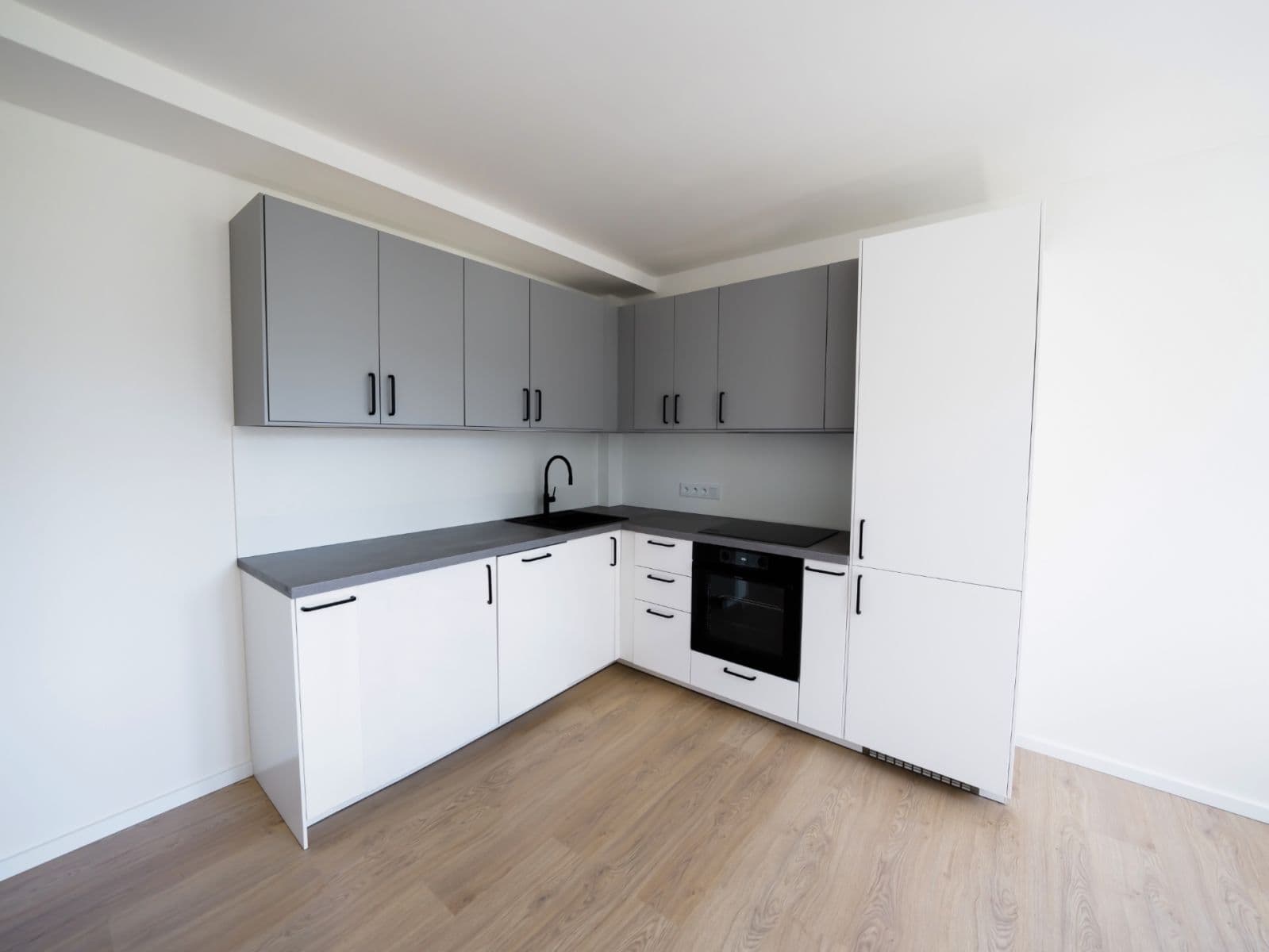 Prenájom bytu 3-izbový 53 m², Káranská, Praha, Praha Prenájom bytu 3-izbový 53 m², Káranská, Praha, Praha