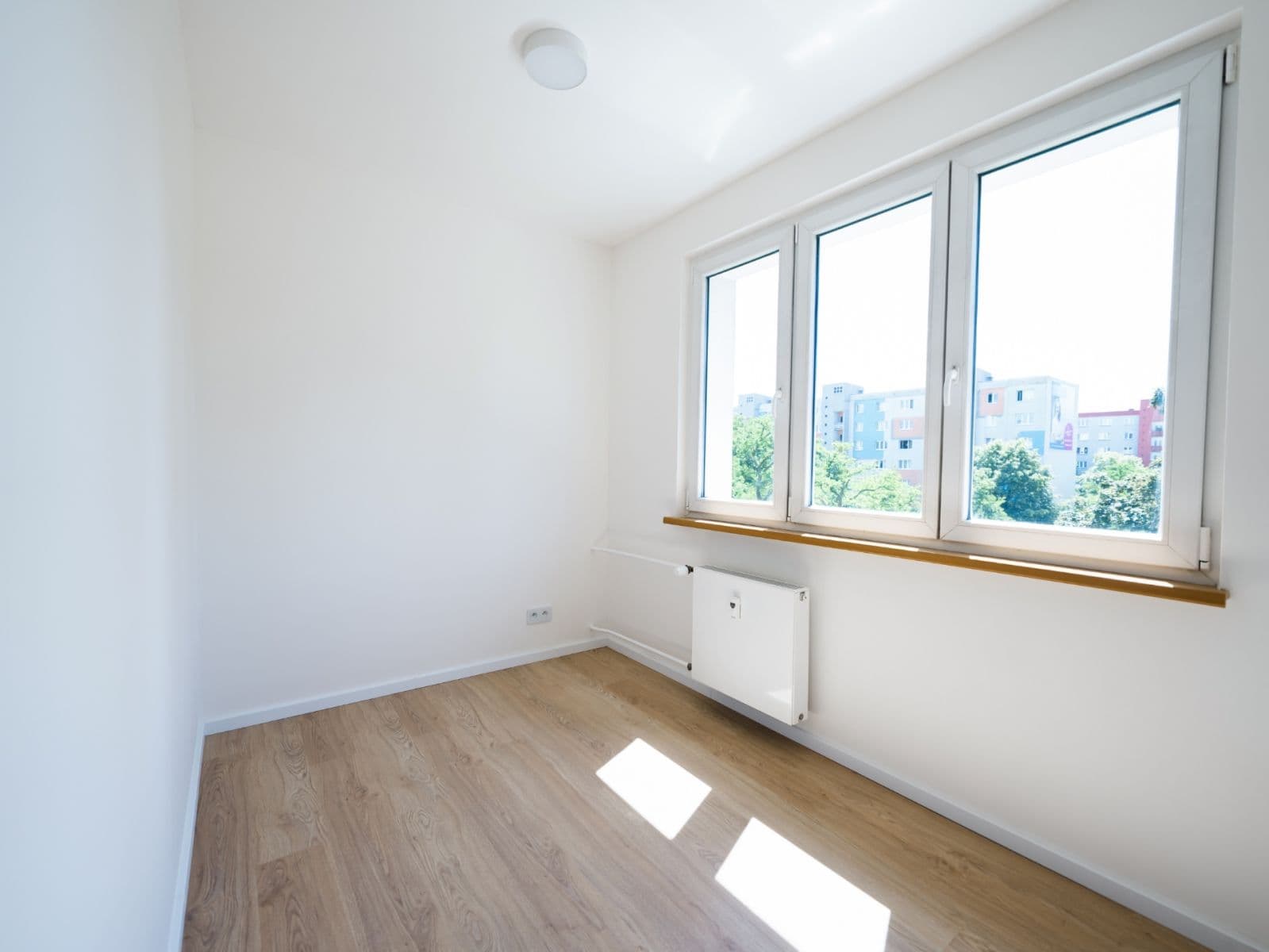 Prenájom bytu 3-izbový 53 m², Káranská, Praha, Praha Prenájom bytu 3-izbový 53 m², Káranská, Praha, Praha