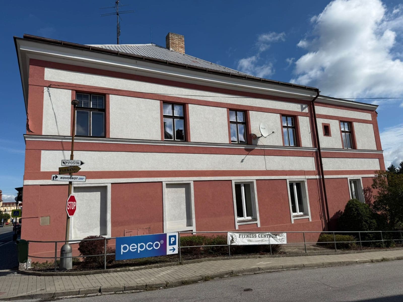 Predaj domu 360 m², pozemek 418 m², náměstí T. G. Masaryka, Veselí nad Lužnicí, Jihočeský kraj Predaj domu 360 m², pozemek 418 m², náměstí T. G. Masaryka, Veselí nad Lužnicí, Jihočeský kraj