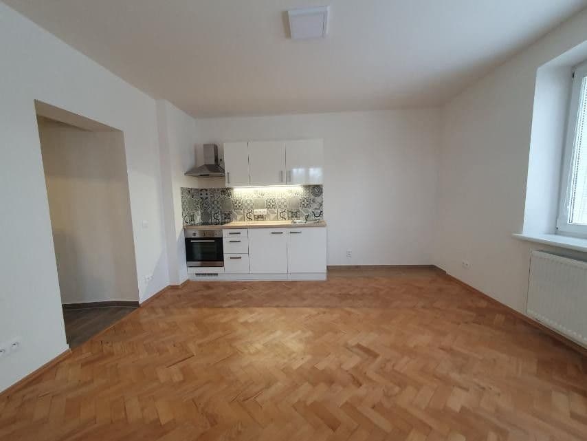 Prenájom bytu 1-izbový 35 m², U Stojanu, Praha, Praha Prenájom bytu 1-izbový 35 m², U Stojanu, Praha, Praha