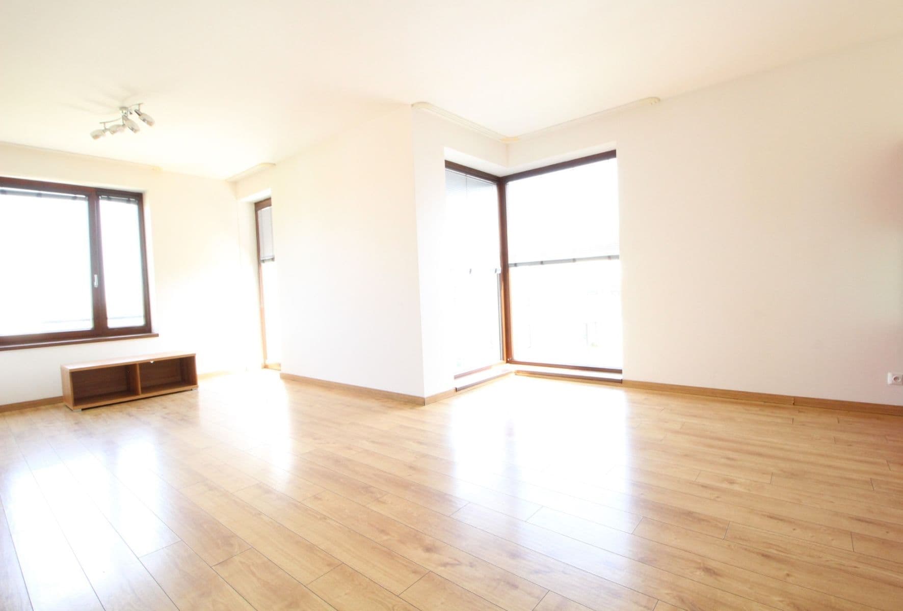 Prenájom bytu 3-izbový 70 m², Dragounská, Praha, Praha Prenájom bytu 3-izbový 70 m², Dragounská, Praha, Praha