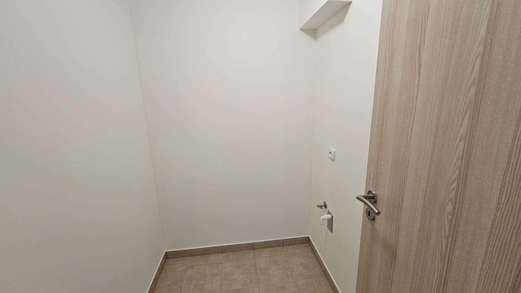 Prenájom bytu 2-izbový 53 m², Sinkulova, Praha, Praha Prenájom bytu 2-izbový 53 m², Sinkulova, Praha, Praha