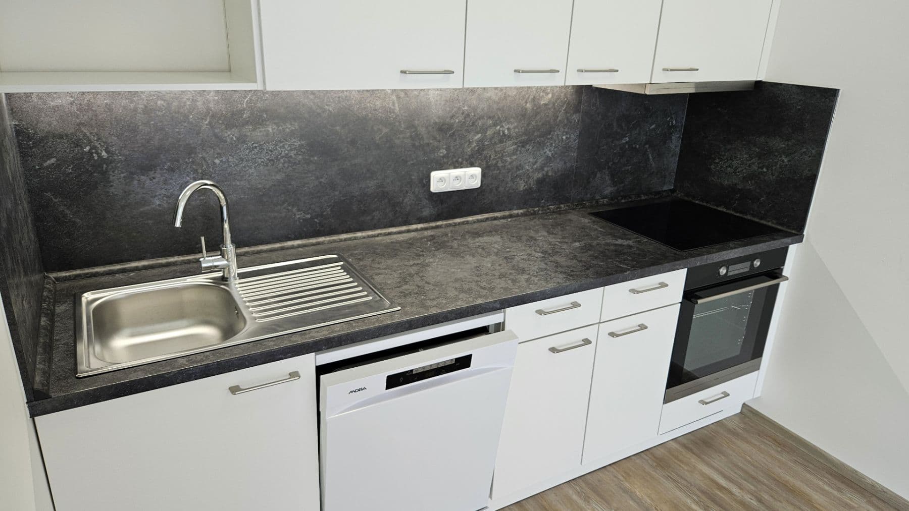 Prenájom bytu 2-izbový 53 m², Sinkulova, Praha, Praha Prenájom bytu 2-izbový 53 m², Sinkulova, Praha, Praha