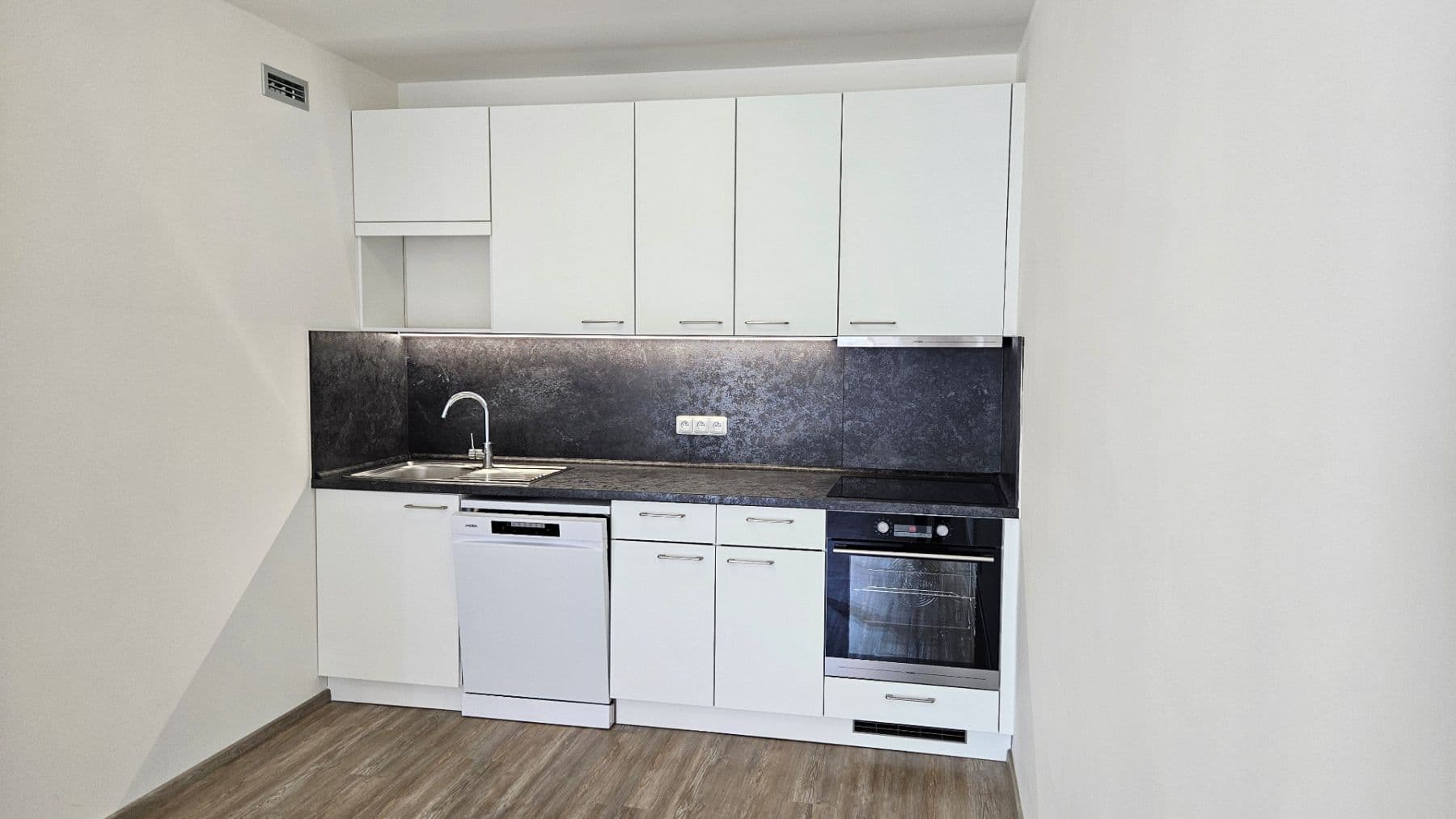 Prenájom bytu 2-izbový 53 m², Sinkulova, Praha, Praha Prenájom bytu 2-izbový 53 m², Sinkulova, Praha, Praha