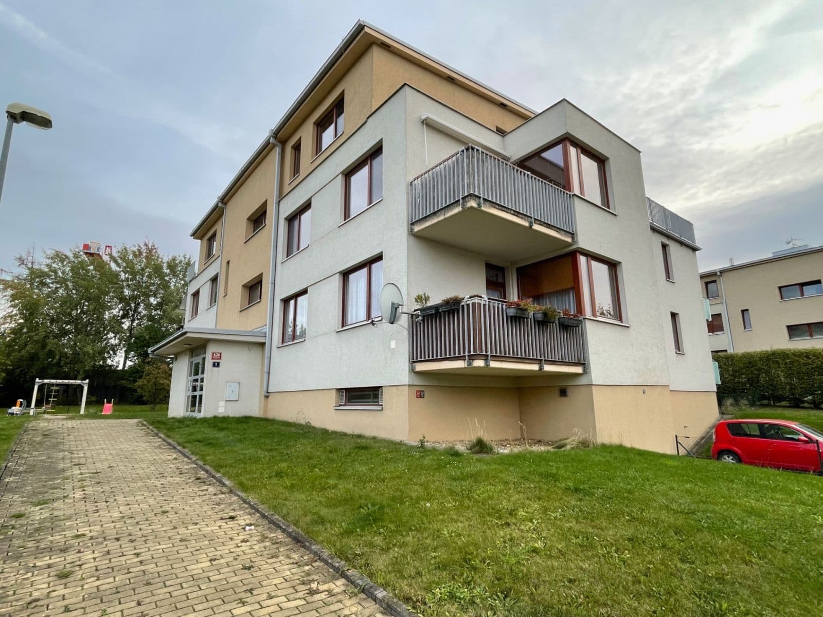 Prenájom bytu 2-izbový 55 m², Laudonova, Praha, Praha Prenájom bytu 2-izbový 55 m², Laudonova, Praha, Praha