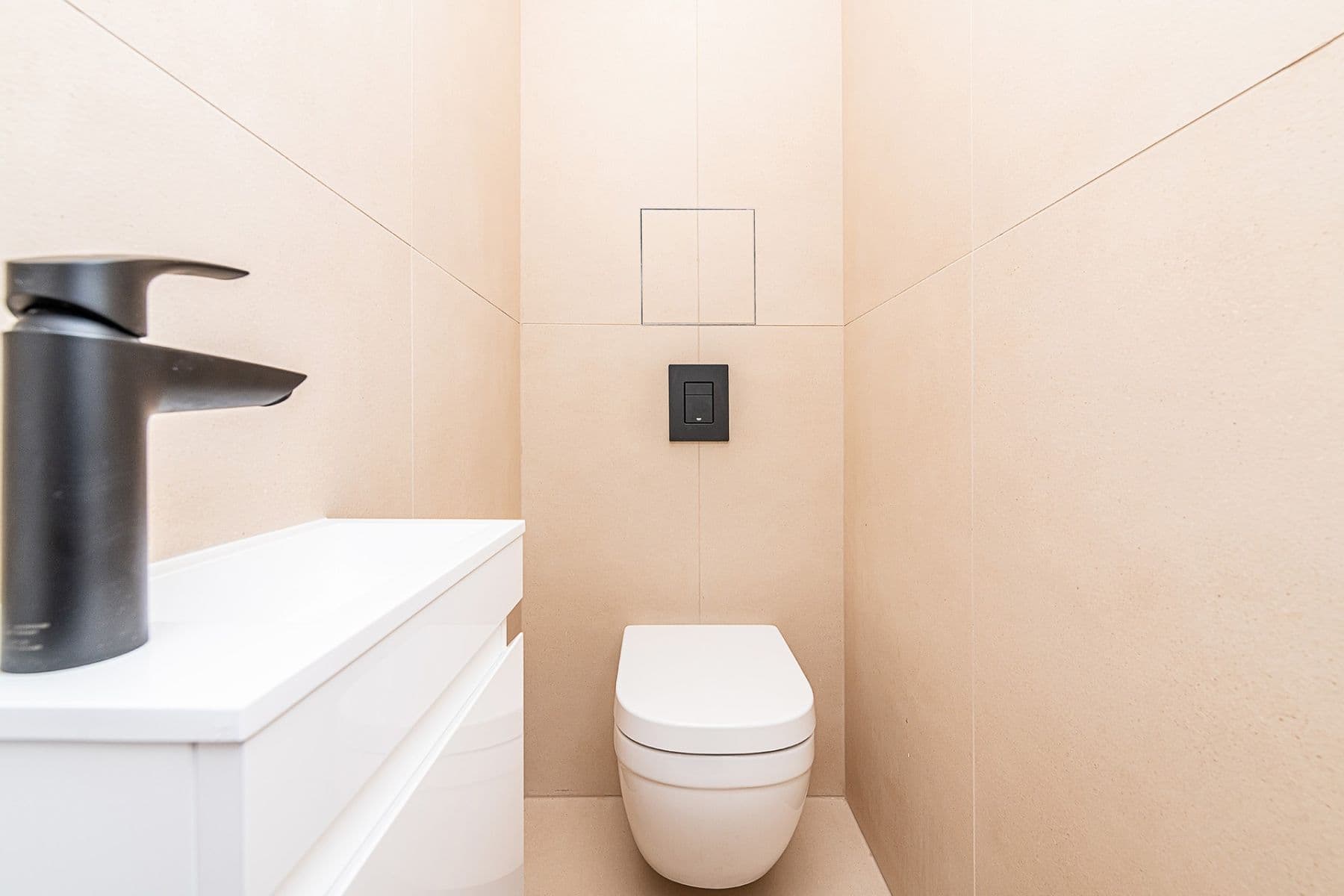 Predaj bytu 3-izbový 85 m², Hořejší nábřeží, Praha, Praha Predaj bytu 3-izbový 85 m², Hořejší nábřeží, Praha, Praha