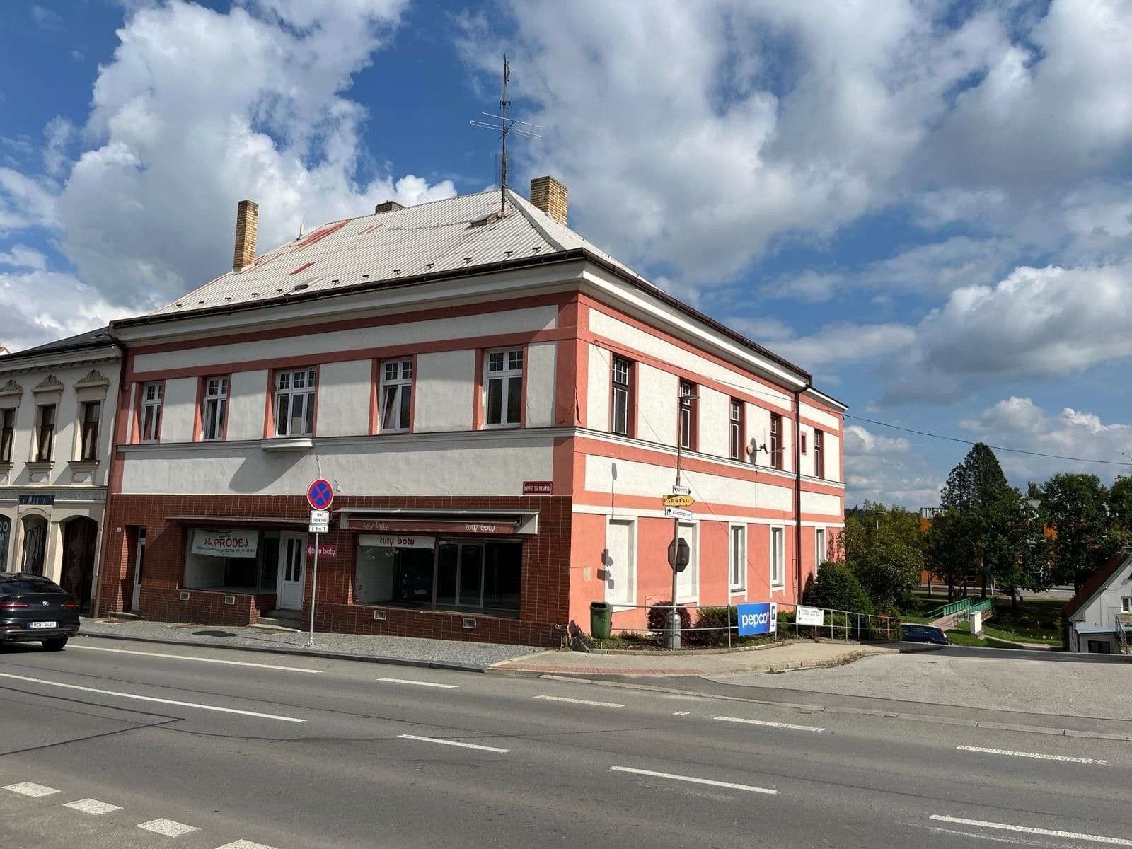 Predaj nebytového priestoru 360 m², náměstí T. G. Masaryka, Veselí nad Lužnicí, Jihočeský kraj Predaj nebytového priestoru 360 m², náměstí T. G. Masaryka, Veselí nad Lužnicí, Jihočeský kraj