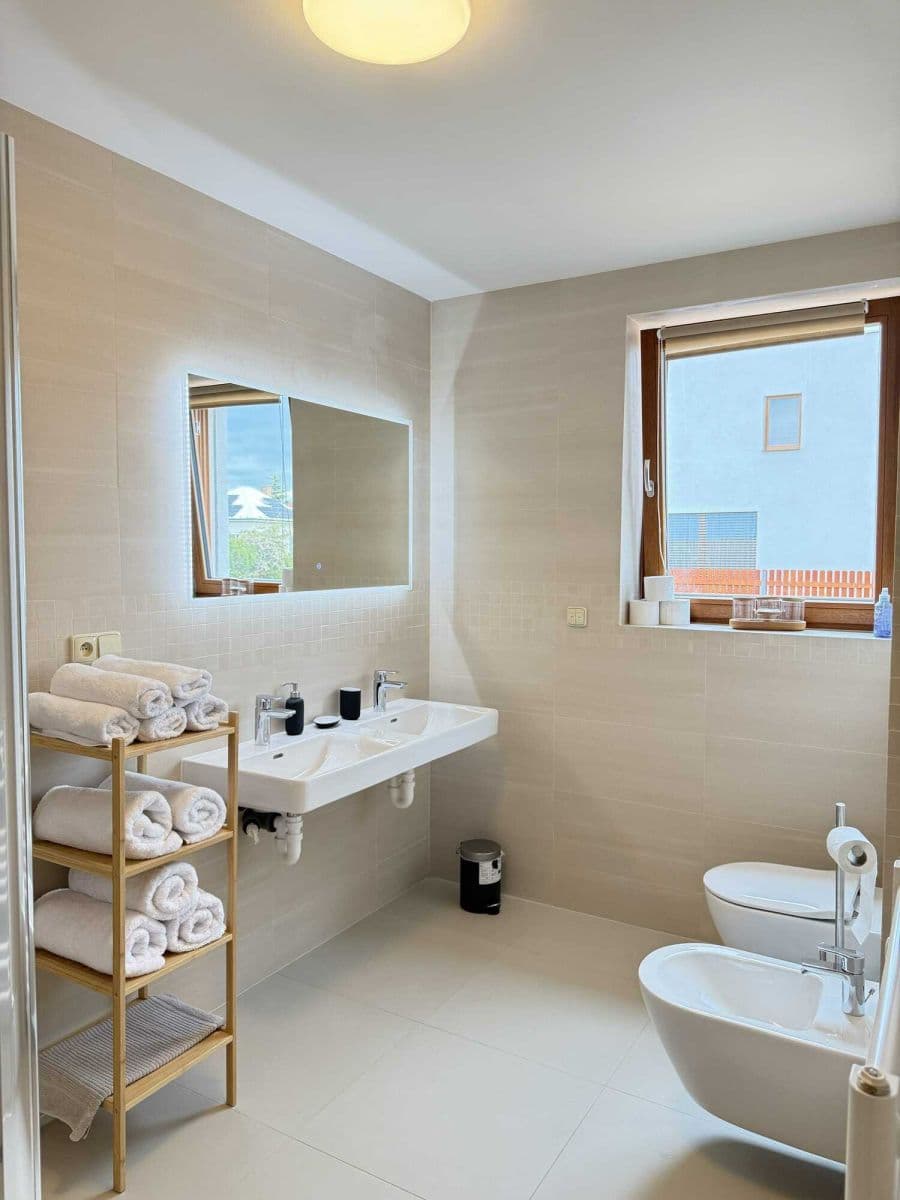 Prenájom bytu 107 m², Do Chuchle, Praha, Praha Prenájom bytu 107 m², Do Chuchle, Praha, Praha