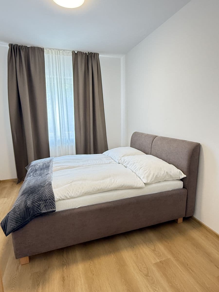 Prenájom bytu 44 m², Zbraslavská, Praha, Praha Prenájom bytu 44 m², Zbraslavská, Praha, Praha