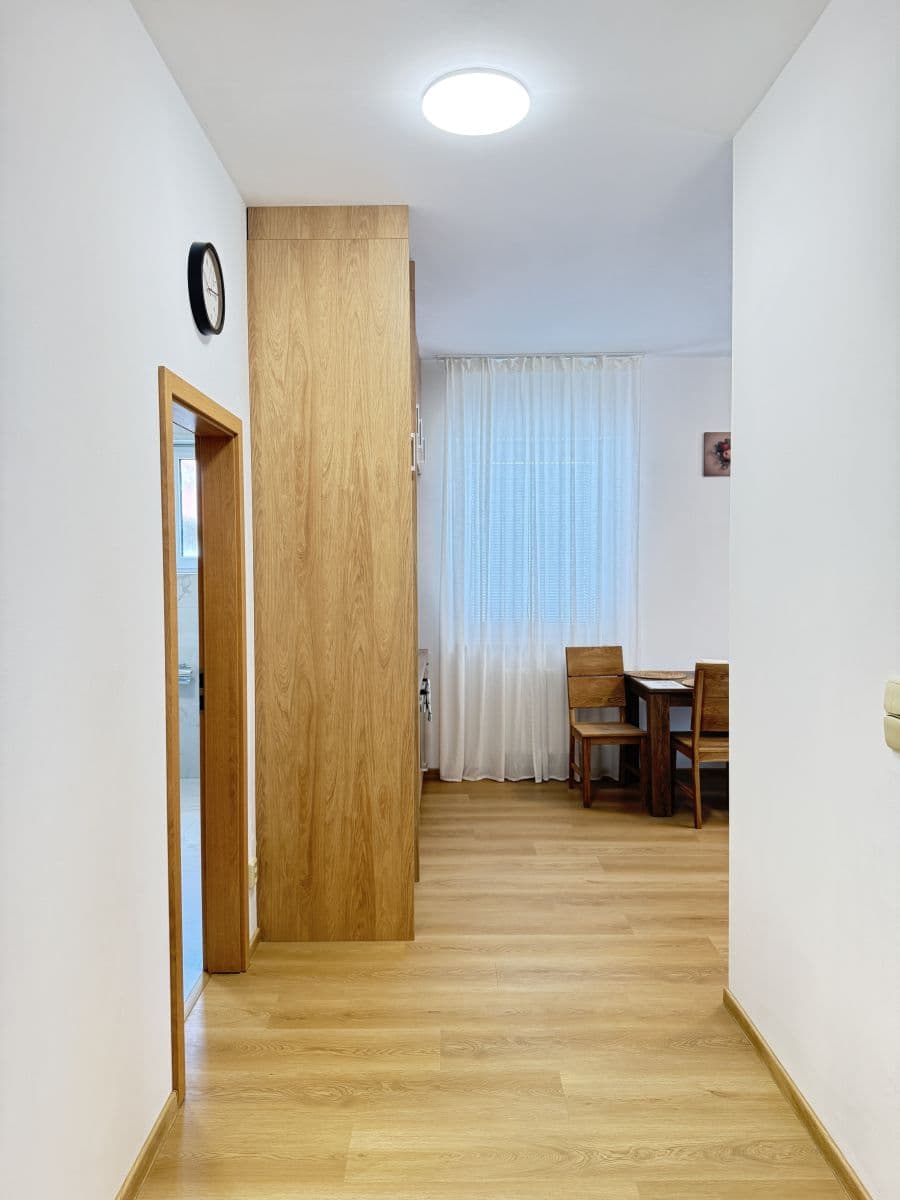 Prenájom bytu 44 m², Zbraslavská, Praha, Praha Prenájom bytu 44 m², Zbraslavská, Praha, Praha