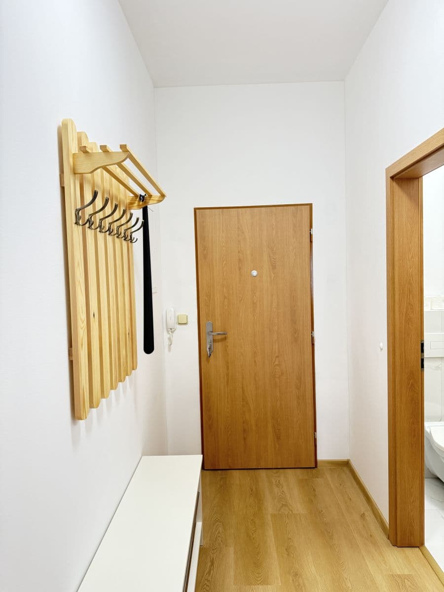 Prenájom bytu 44 m², Zbraslavská, Praha, Praha Prenájom bytu 44 m², Zbraslavská, Praha, Praha