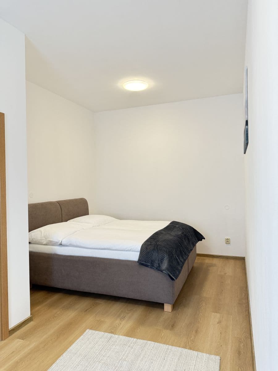 Prenájom bytu 53 m², Zbraslavská, Praha, Praha Prenájom bytu 53 m², Zbraslavská, Praha, Praha
