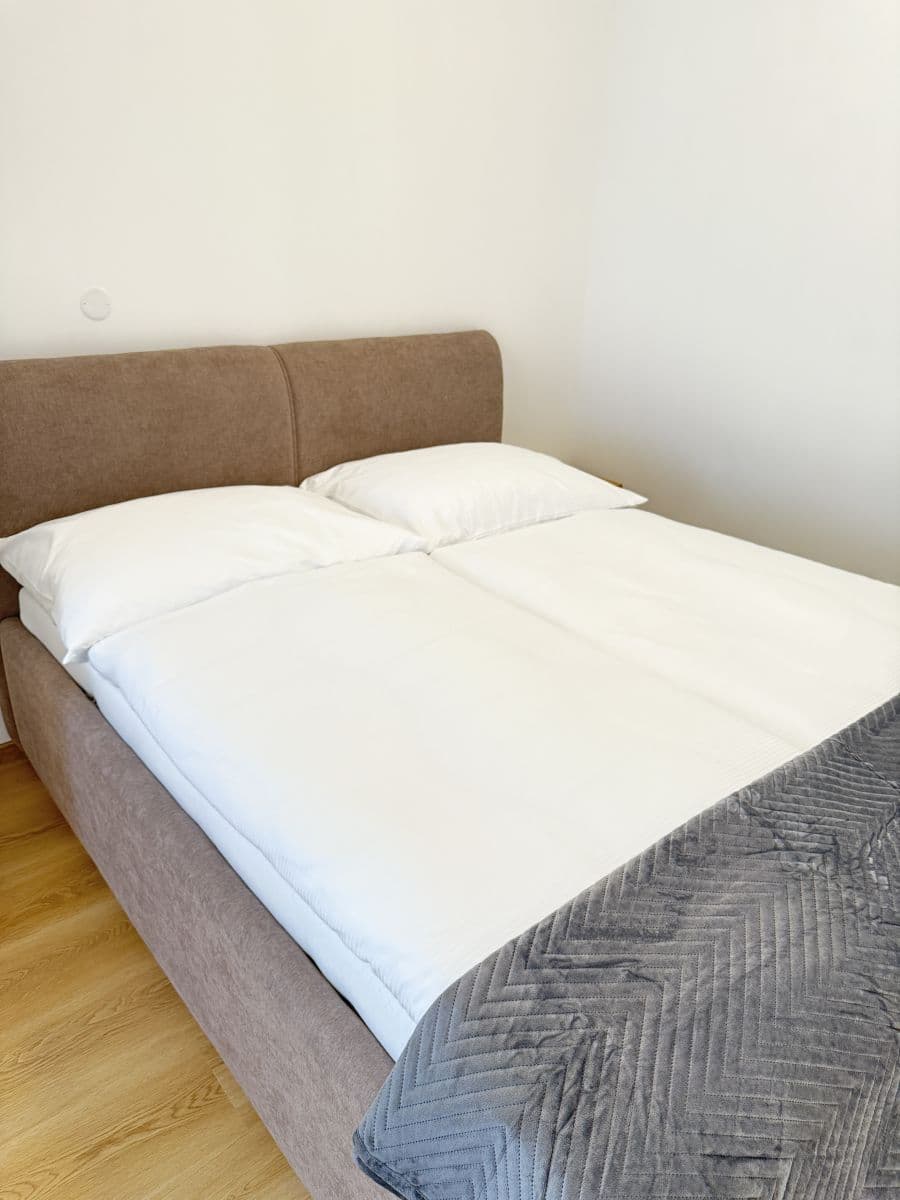Prenájom bytu 53 m², Zbraslavská, Praha, Praha Prenájom bytu 53 m², Zbraslavská, Praha, Praha