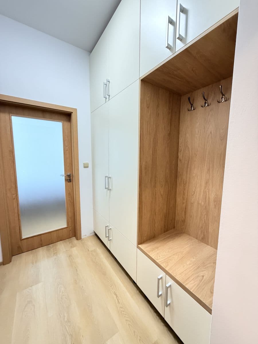 Prenájom bytu 53 m², Zbraslavská, Praha, Praha Prenájom bytu 53 m², Zbraslavská, Praha, Praha
