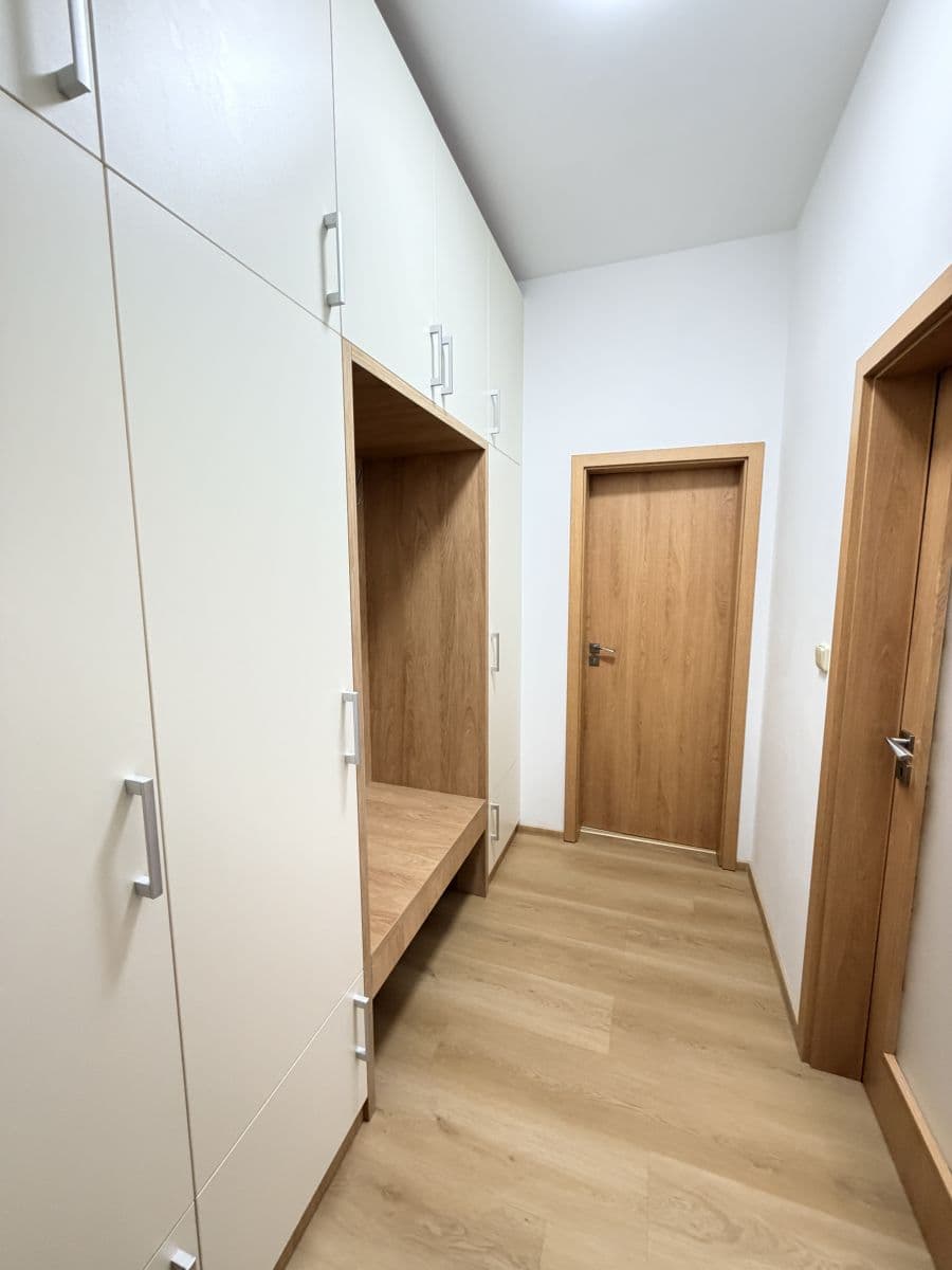 Prenájom bytu 53 m², Zbraslavská, Praha, Praha Prenájom bytu 53 m², Zbraslavská, Praha, Praha
