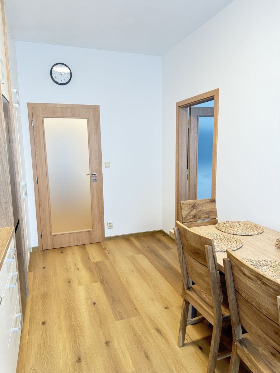 Prenájom bytu 40 m², Zbraslavská, Praha, Praha Prenájom bytu 40 m², Zbraslavská, Praha, Praha