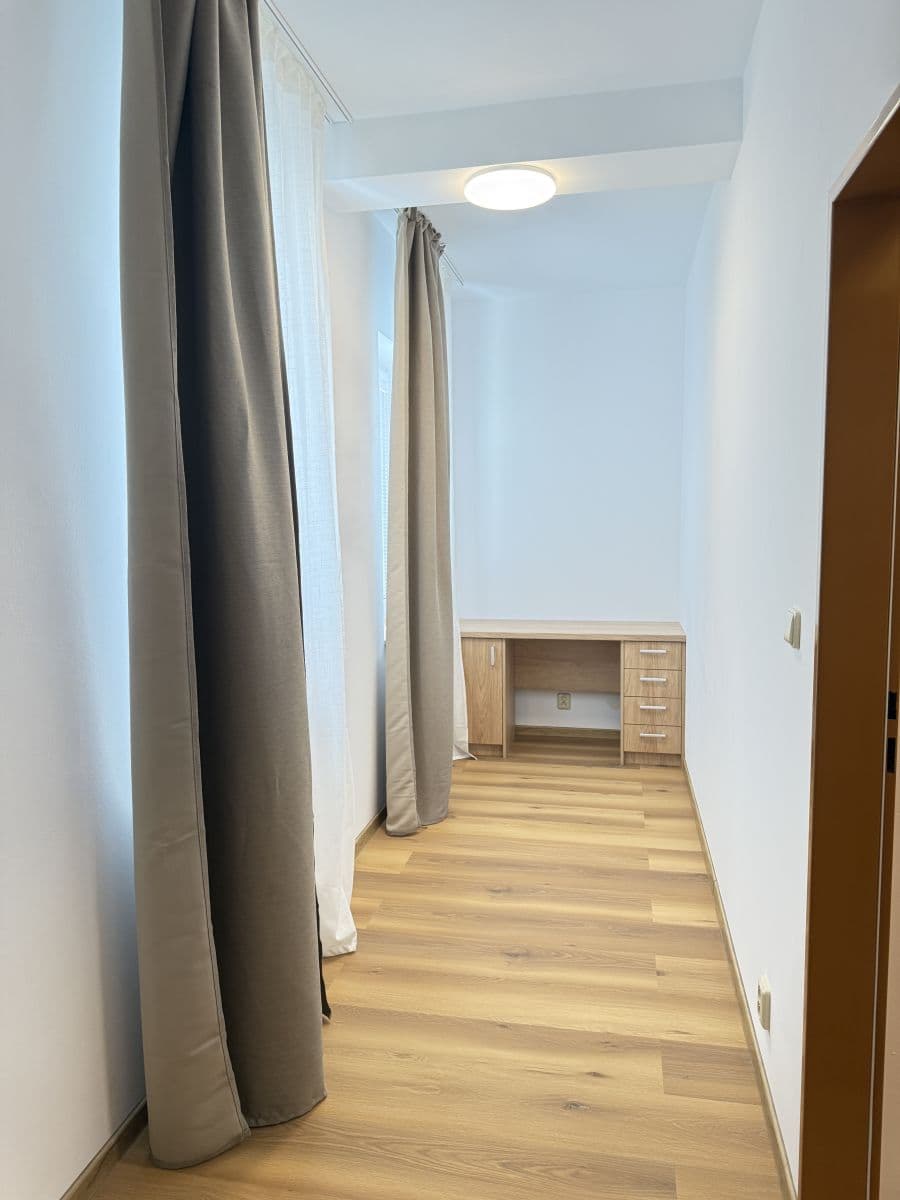 Prenájom bytu 40 m², Zbraslavská, Praha, Praha Prenájom bytu 40 m², Zbraslavská, Praha, Praha