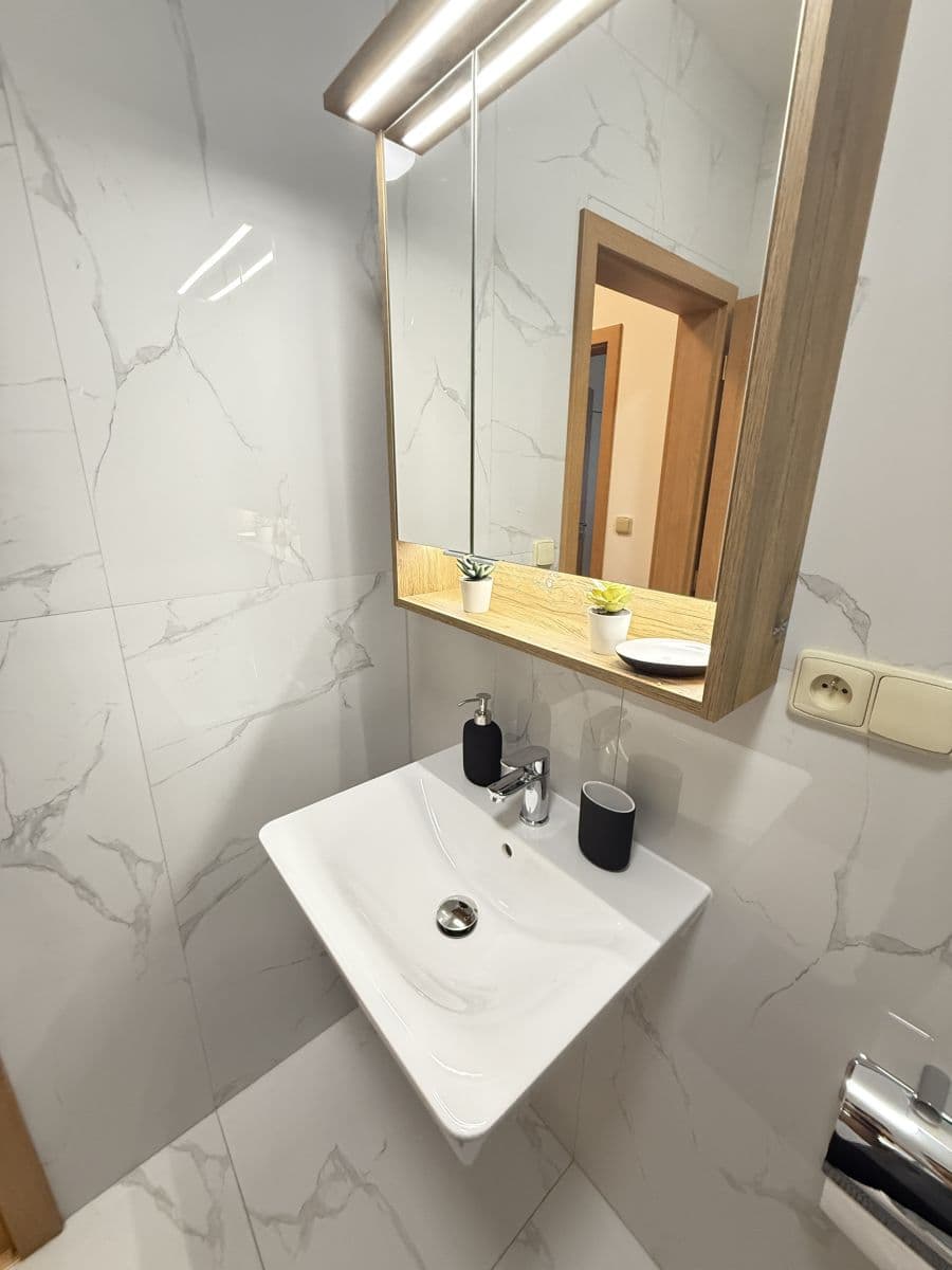 Prenájom bytu 40 m², Zbraslavská, Praha, Praha Prenájom bytu 40 m², Zbraslavská, Praha, Praha