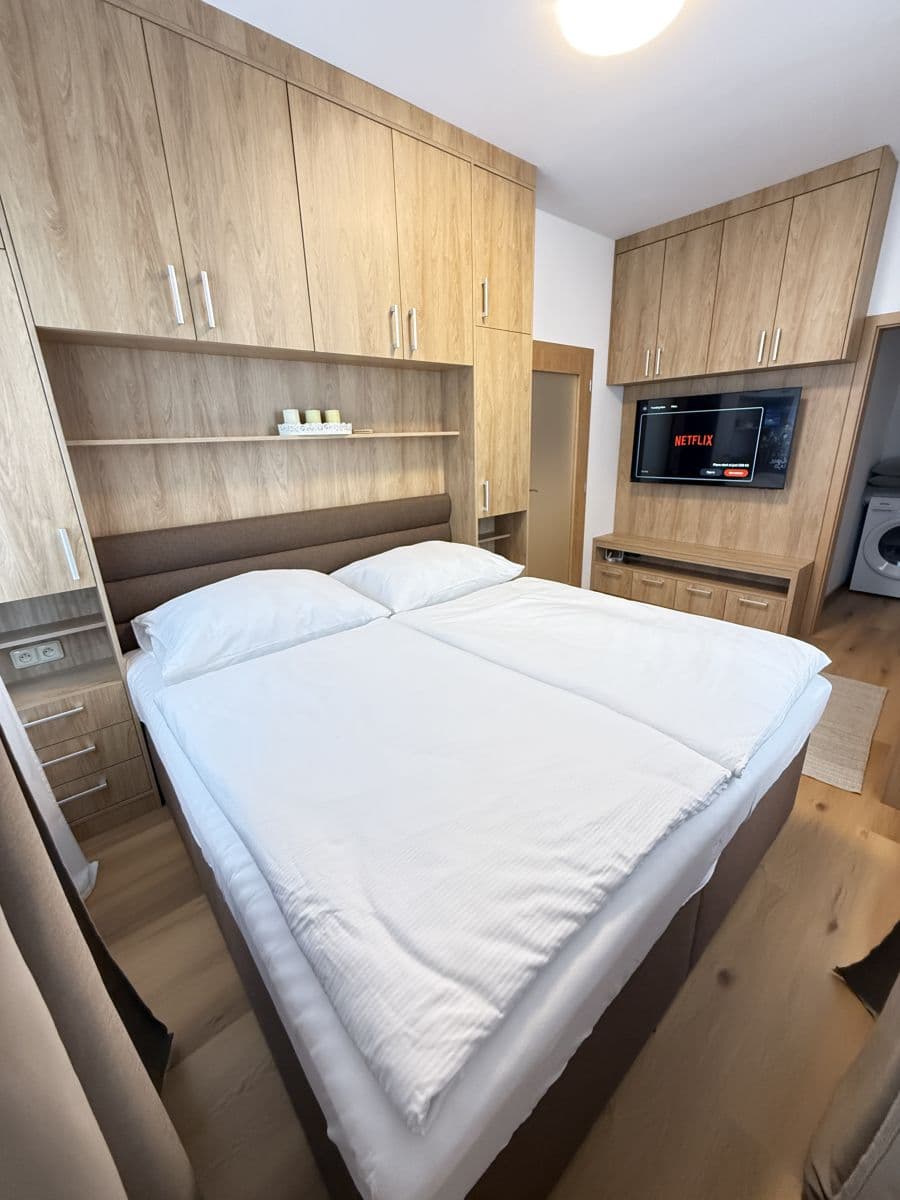 Prenájom bytu 40 m², Zbraslavská, Praha, Praha Prenájom bytu 40 m², Zbraslavská, Praha, Praha