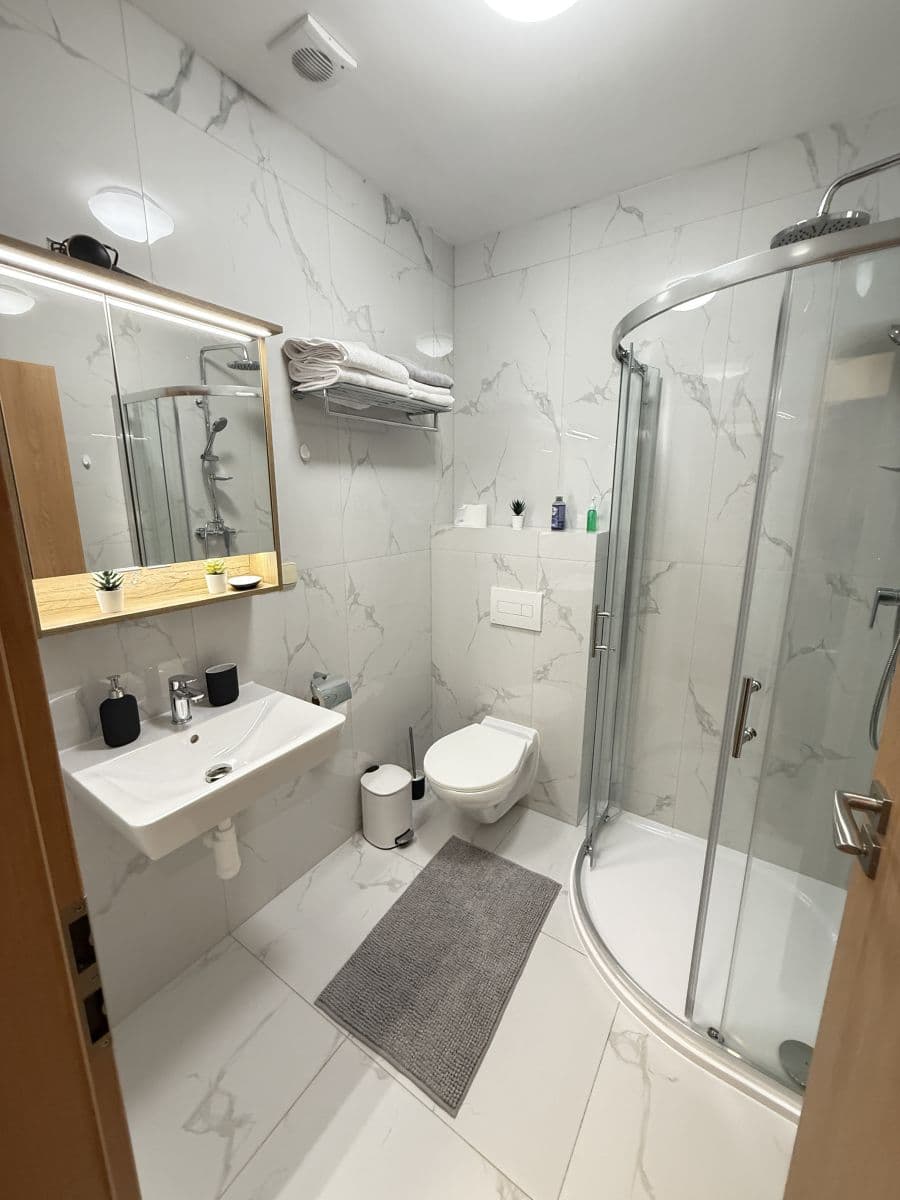 Prenájom bytu 40 m², Zbraslavská, Praha, Praha Prenájom bytu 40 m², Zbraslavská, Praha, Praha