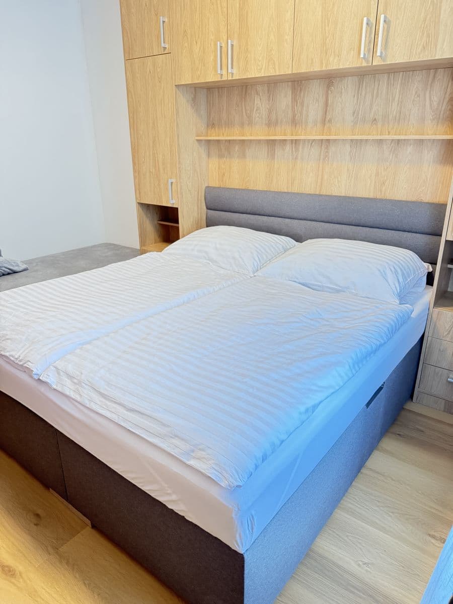 Prenájom bytu 31 m², Zbraslavská, Praha, Praha Prenájom bytu 31 m², Zbraslavská, Praha, Praha