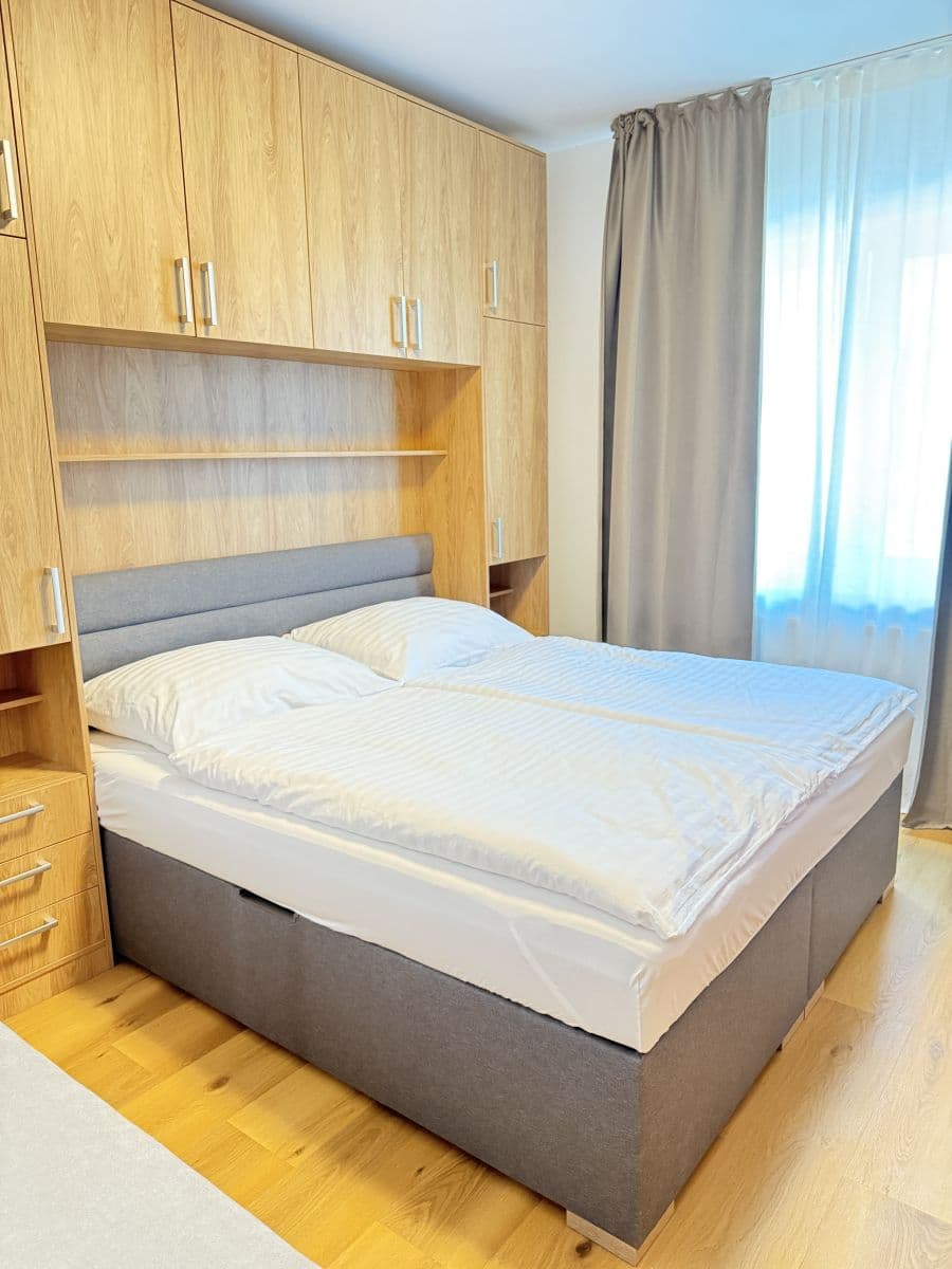 Prenájom bytu 31 m², Zbraslavská, Praha, Praha Prenájom bytu 31 m², Zbraslavská, Praha, Praha