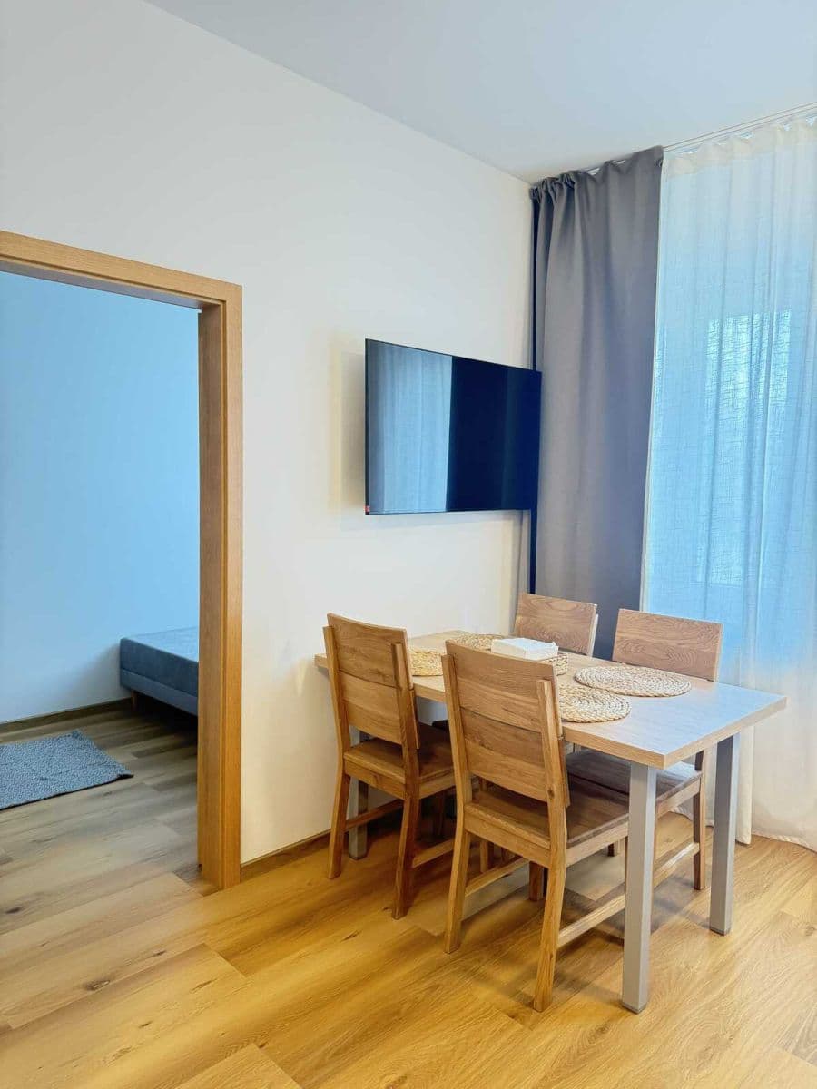 Prenájom bytu 43 m², Zbraslavská, Praha, Praha Prenájom bytu 43 m², Zbraslavská, Praha, Praha