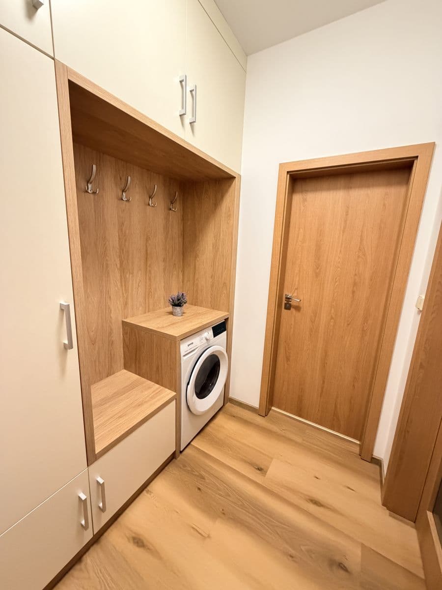 Prenájom bytu 43 m², Zbraslavská, Praha, Praha Prenájom bytu 43 m², Zbraslavská, Praha, Praha