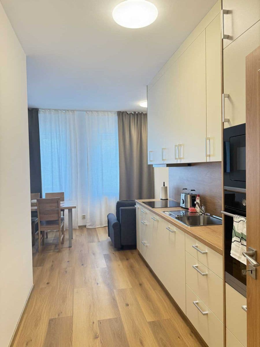Prenájom bytu 43 m², Zbraslavská, Praha, Praha Prenájom bytu 43 m², Zbraslavská, Praha, Praha