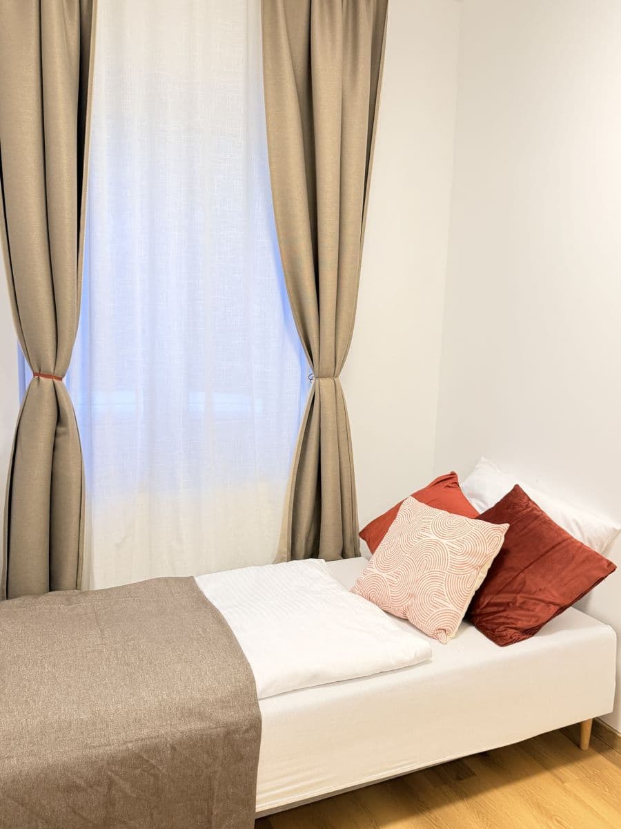 Prenájom bytu 43 m², Zbraslavská, Praha, Praha Prenájom bytu 43 m², Zbraslavská, Praha, Praha