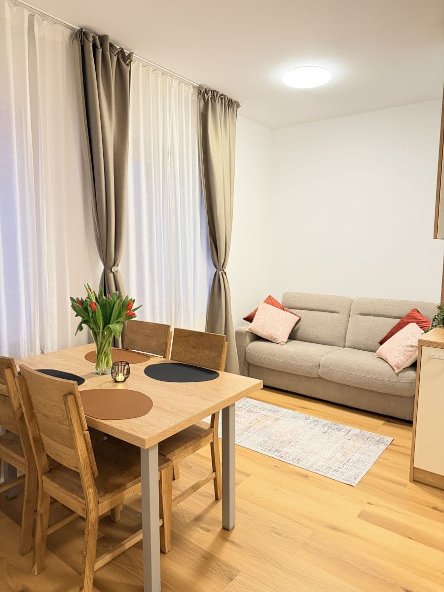 Prenájom bytu 43 m², Zbraslavská, Praha, Praha Prenájom bytu 43 m², Zbraslavská, Praha, Praha