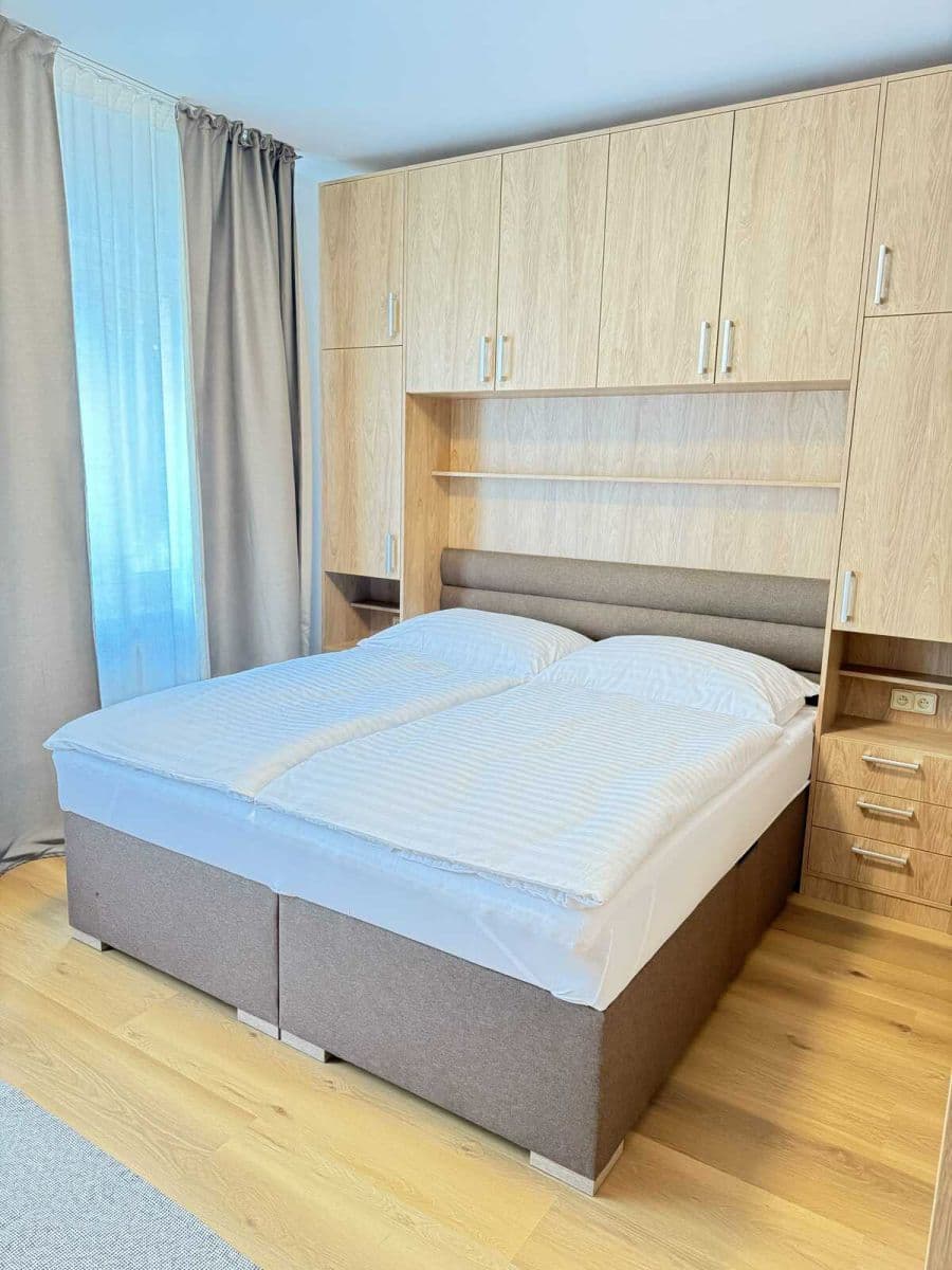 Prenájom bytu 34 m², Zbraslavská, Praha, Praha Prenájom bytu 34 m², Zbraslavská, Praha, Praha