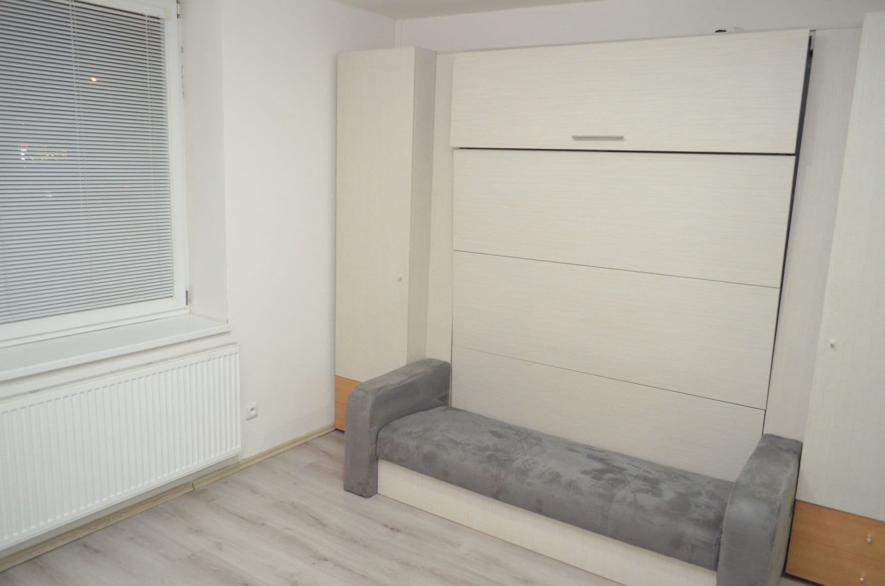 Prenájom bytu 1-izbový 35 m², Jeremiášova, Praha, Praha Prenájom bytu 1-izbový 35 m², Jeremiášova, Praha, Praha