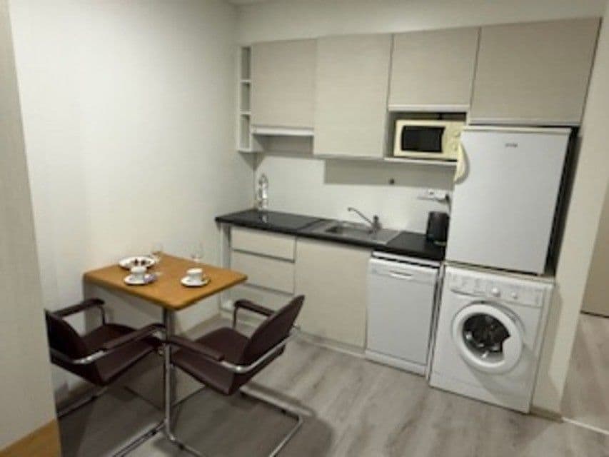 Prenájom bytu 1-izbový 35 m², Jeremiášova, Praha, Praha Prenájom bytu 1-izbový 35 m², Jeremiášova, Praha, Praha