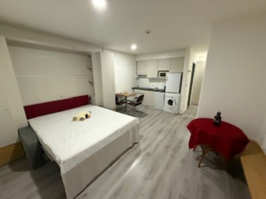 Prenájom bytu 1-izbový 35 m², Jeremiášova, Praha, Praha Prenájom bytu 1-izbový 35 m², Jeremiášova, Praha, Praha