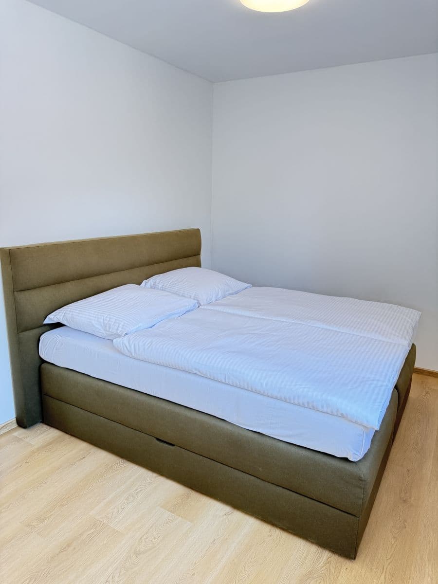 Prenájom bytu 56 m², Zbraslavská, Praha, Praha Prenájom bytu 56 m², Zbraslavská, Praha, Praha