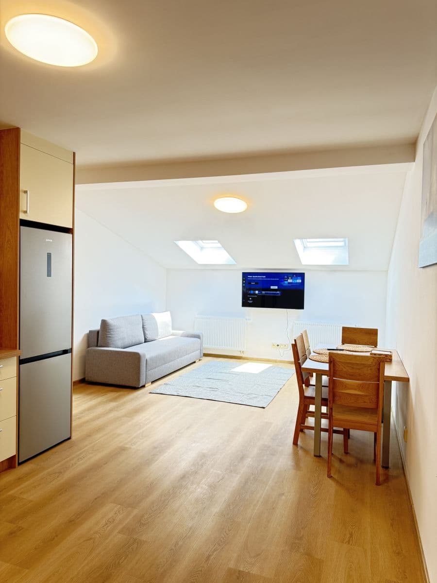 Prenájom bytu 56 m², Zbraslavská, Praha, Praha Prenájom bytu 56 m², Zbraslavská, Praha, Praha