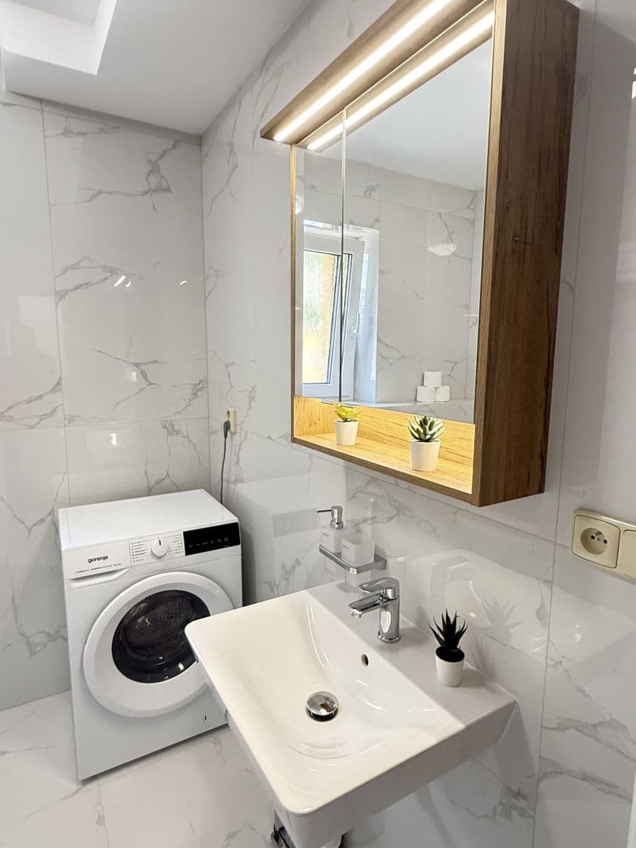 Prenájom bytu 56 m², Zbraslavská, Praha, Praha Prenájom bytu 56 m², Zbraslavská, Praha, Praha